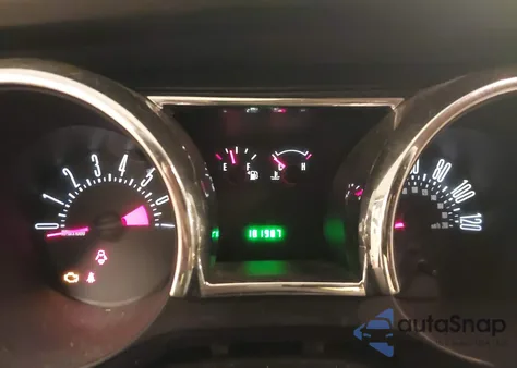 2005 Ford Mustang V6 Deluxe/V6 Premium z USA, uszkodzony, nr VIN 1ZVFT80N055124594